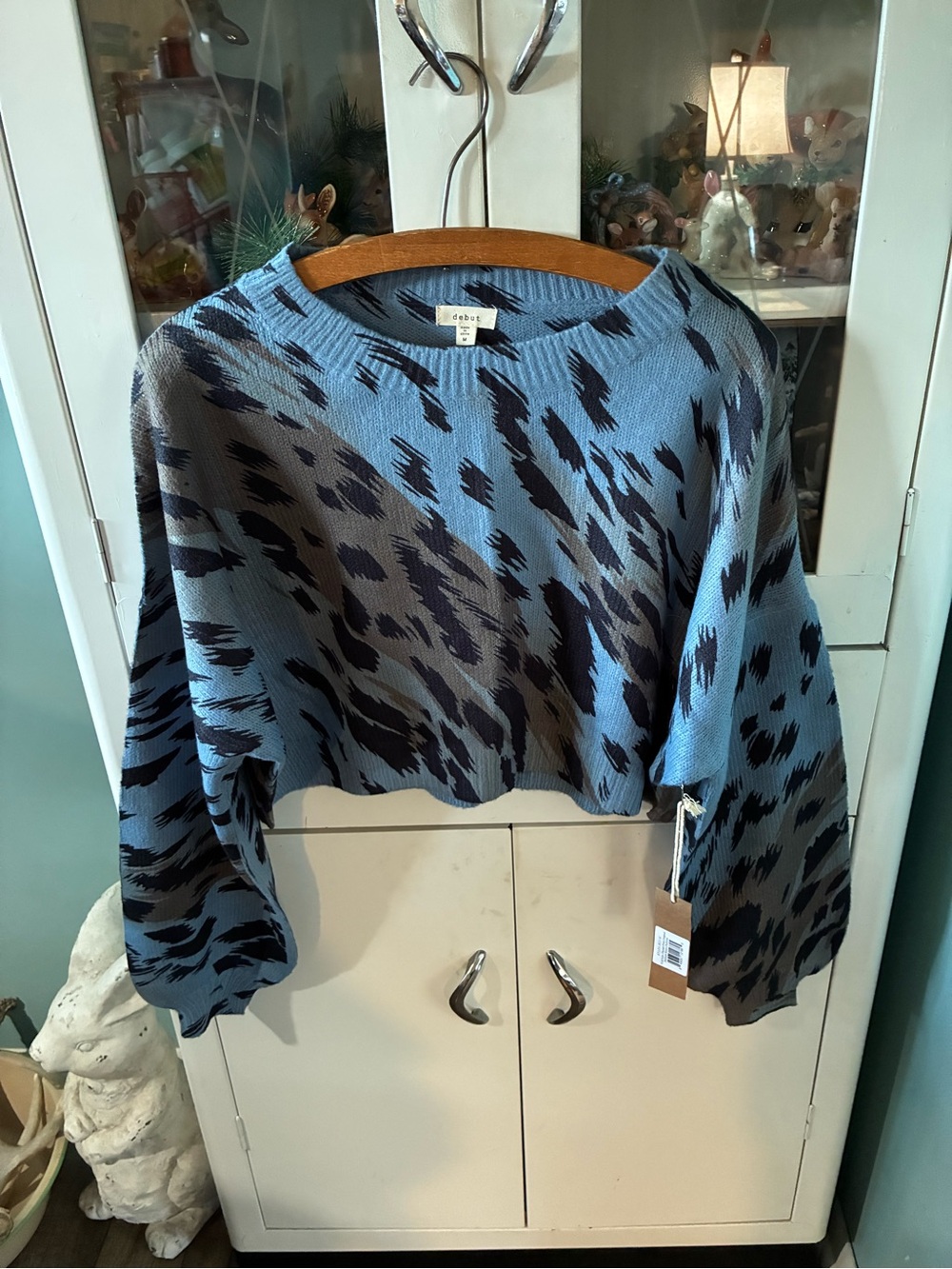 Debut sz M Blue Animal-Print Cropped Sweater nwt
